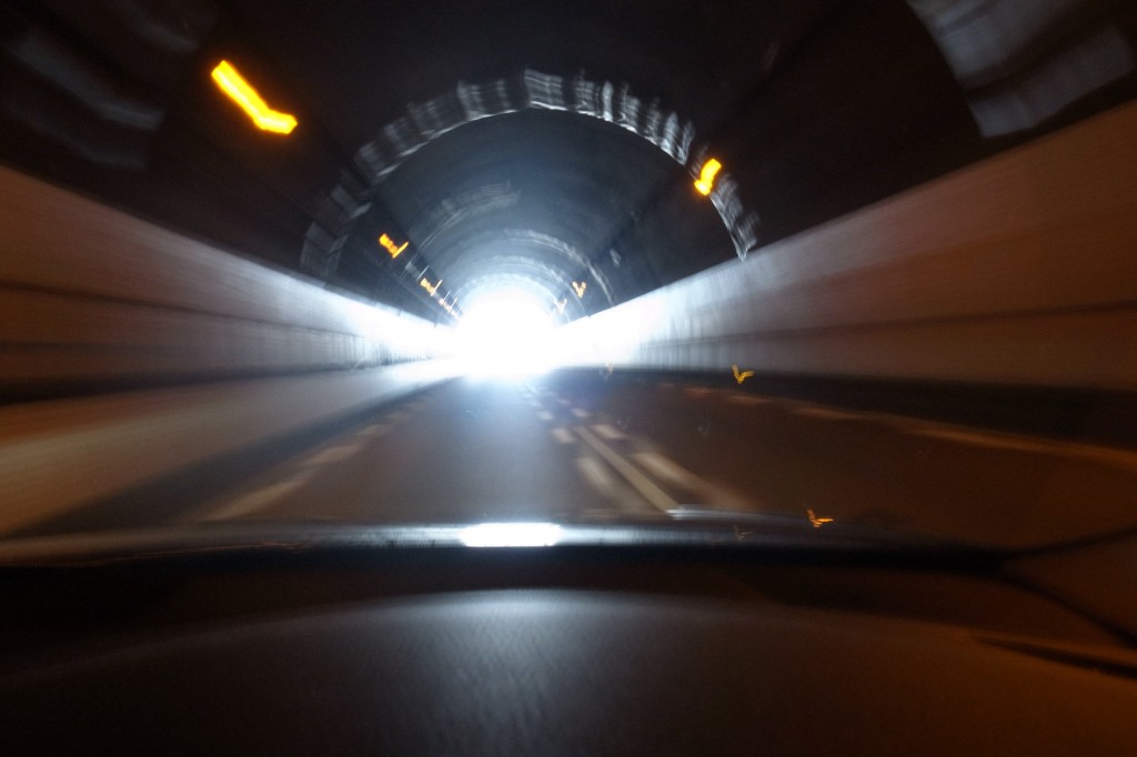 こんな感じでトンネルを抜けて、向かった先は長野県Mウェーブ